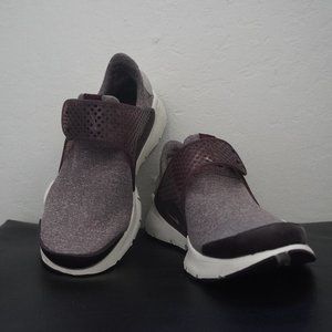 Nike Sock Darts Size 5 in Night Maroon